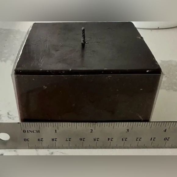 Donna Karan Vintage Black Cashmere Candle - Picture 3 of 5